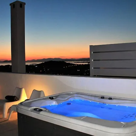 Sunset Vouliagmeni Villa *